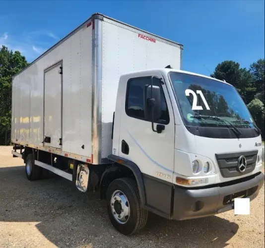 Mb Accelo 1016 Baú ano 2021