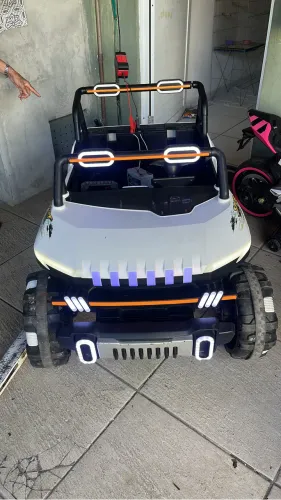 Jipe elétrico infantil