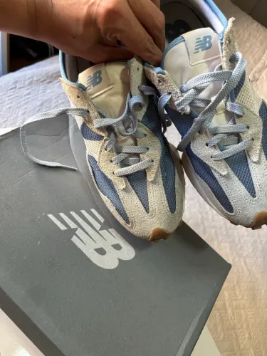 New Balance 327