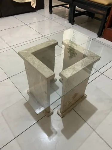 Mesa de centro com base de mármore 