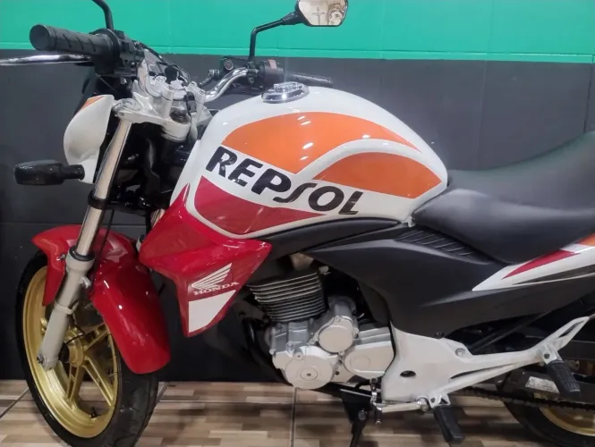 CB 300 R REPSOL ANO 2015 LINDA MOTO / ENT. $ 6.000, + 18 X $ 755, (CARTÃO DE CRÉDITO)