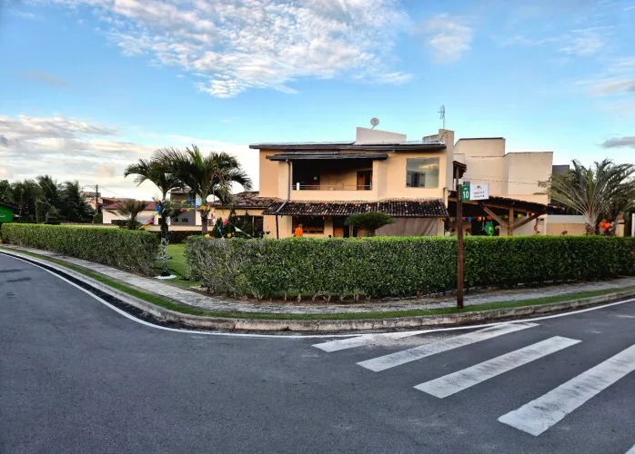 Laugo excelente casa dúplex no Green Club 2
