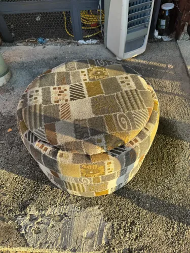 Puff baú em tecido, com armazenamento . Perfeito estado 