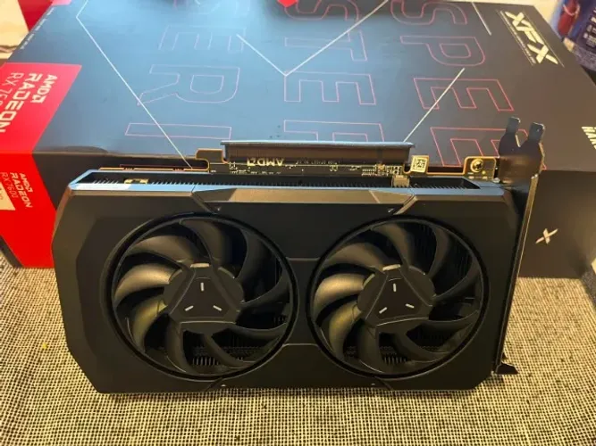 Placa de Vídeo AMD Radeon RX 7600 8GB - Apenas 2 meses de uso (Nota Fiscal e Garantia)