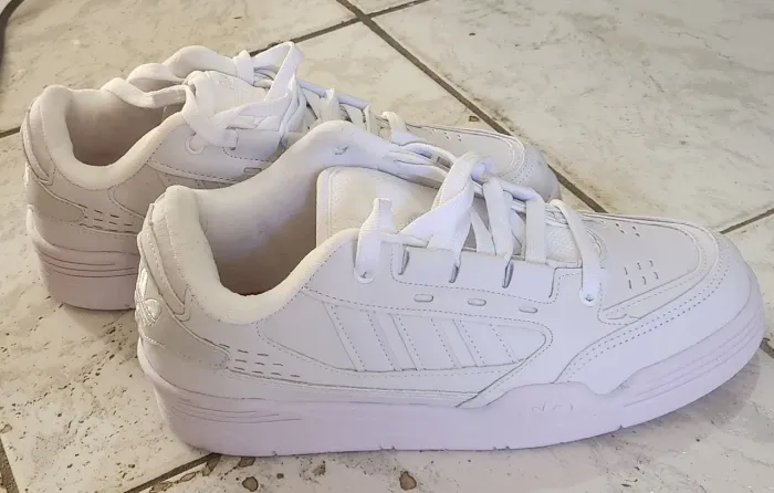  tênis Adidas Adi2000