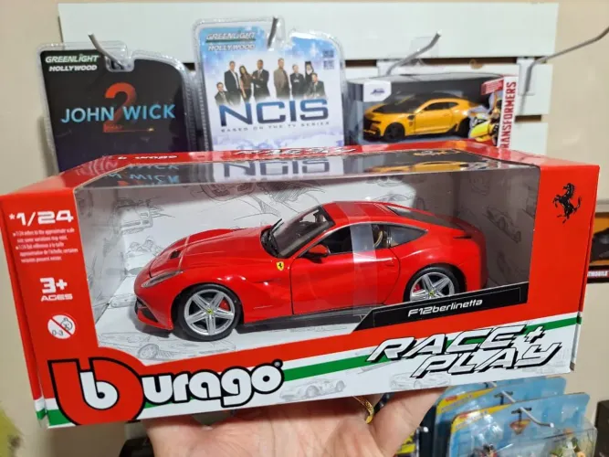 Miniatura 1:24 Ferrari F12 Berlinetta Bburago Race + Play 18 Cm Metal Novo E Lacrado