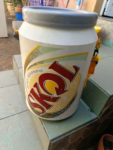 Caixa térmica grande da Skol