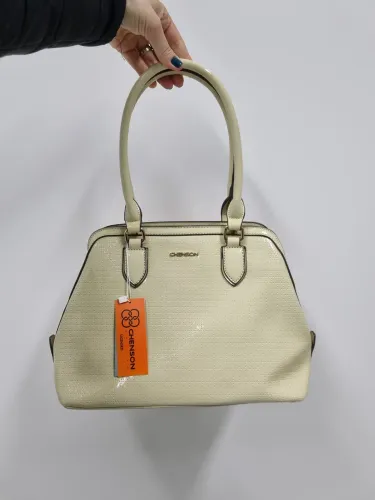Bolsa feminina NOVA chenson de ombro, com divisória interna e bolsos, cor creme. Verniz
