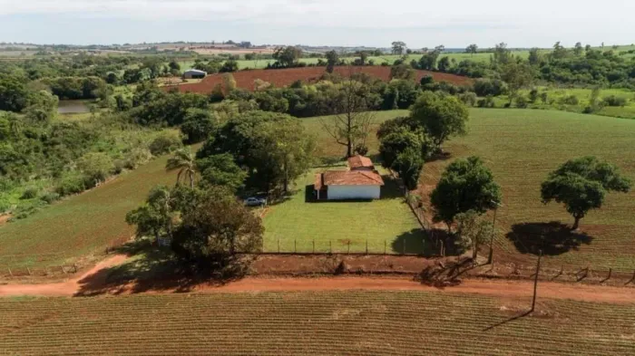Sitio em tatui 4 alqueires Casa boa 80 metros de construção Poço caipira Curral Bom de águ