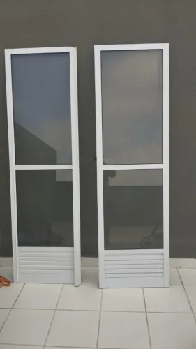 Duas Portas de Alumínio Branco com Vidro - 205 cm (Ótimo Estado) PREÇO ABAIXOU