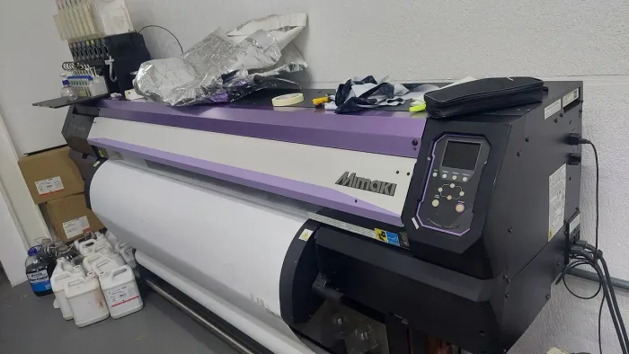 Impressora Mimaki JV300-160 Plus com duas cabeças. . 