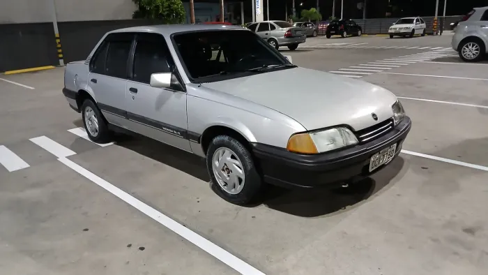 Chevrolet Monza GLS/ Hi-tech 2.0 EFI 2P E 4P 1996