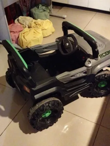 Carro de brinquedo com controle remoto