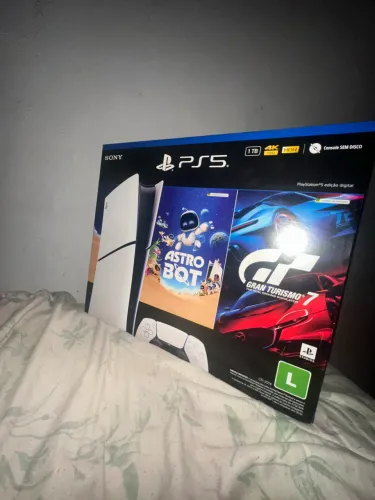 PlayStation 5 Slim Digital 1TB Sony com 1 controle branco original