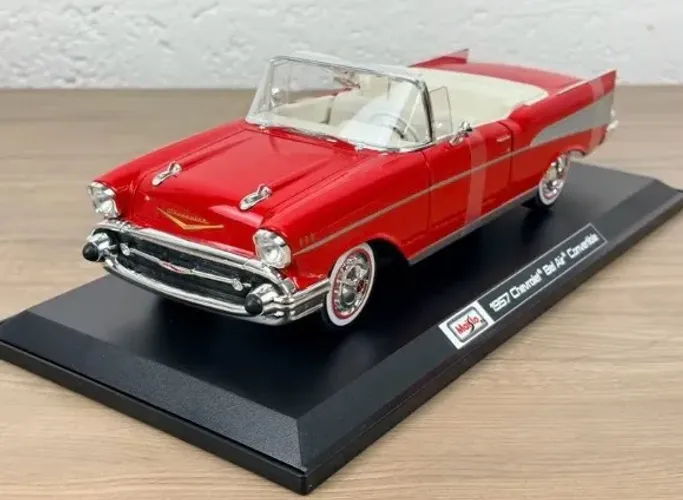 Miniatura Chevrolet Bell Air conversível vermelho 1957 escala 1:18 Maistro