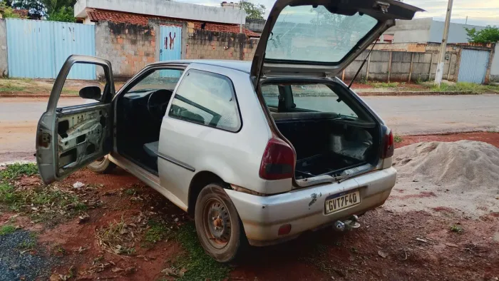 Volkswagen Gol 1.6 MI/ 1.6i 2P (álcool) 1996
