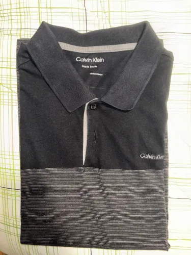 Polo Calvin Klein Original M - Preta Elegante (Liquid Touch)