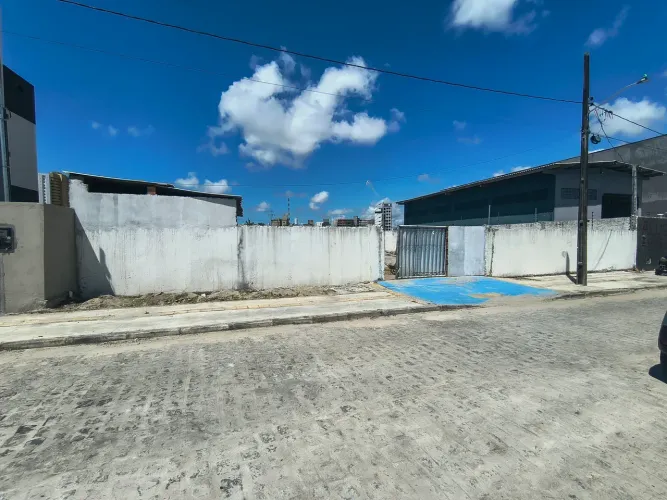 ALUGA-SE TERRENO MURADO MO AEROCLUBE