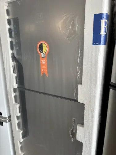 Geladeira Electrolux de 431L inox nova na caixa