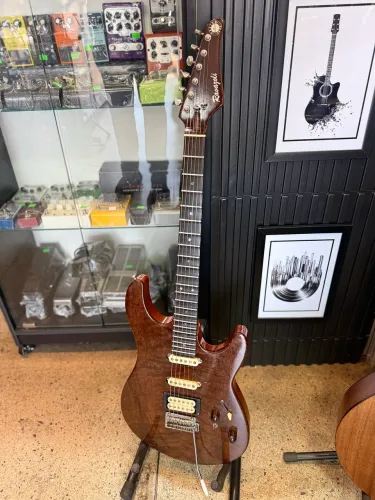 Guitarra RAVAZOLI Suhr