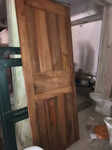 Vendo porta de madeira pura