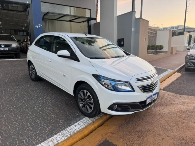 Chevrolet Onix Hatch LTZ 1.4 8V Flex Mec. 4P 2014