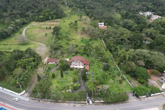 Grande terreno em Sambaqui a venda 72.000m2