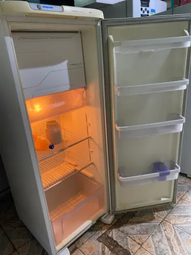 Geladeira Electrolux Frost free. FAÇO ENTREGA