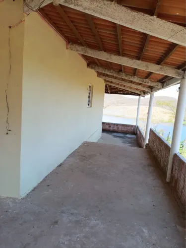 Vende se casa em sítio queimadas