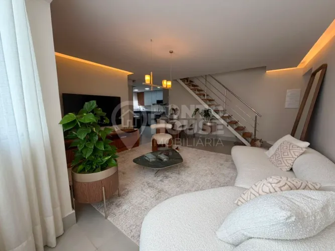 Triplex à venda em Moema, 180m², 3 suítes e 2 vagas de garagem.