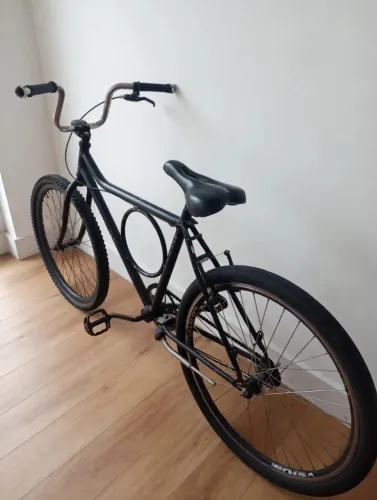 Bicicleta Preta Aro 26 em Excelente Estado