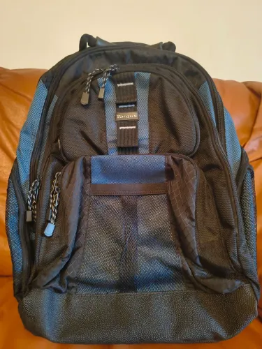 Mochila Targus Sport TSB215 Para Notebook Até 15.4" - Preta e Azul