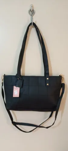 Vendo bolsas média nova