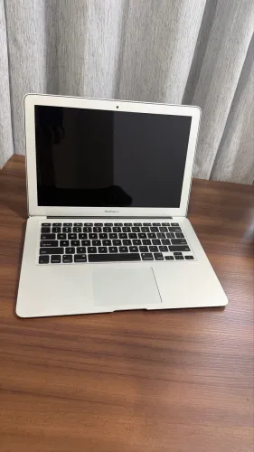MacBook Air 13" - Impecável, Rápido e Ideal para Estudos/Trabalho