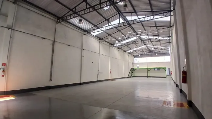 Galpão Industrial e Comercial para Alugar | 400 m² | Vila Moraes - SP