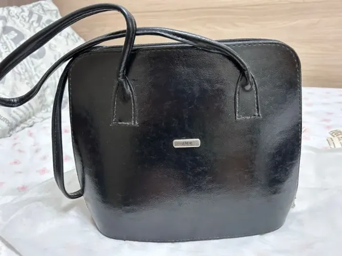 Bolsa Tiracolo Couro JMK - Cor preta - Como Nova