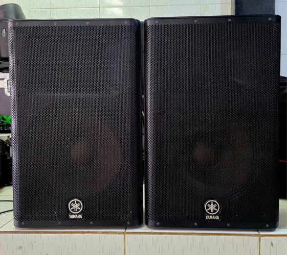 Caixas de Som Yamaha DXR 15 Oportunidade!!!!!!!!