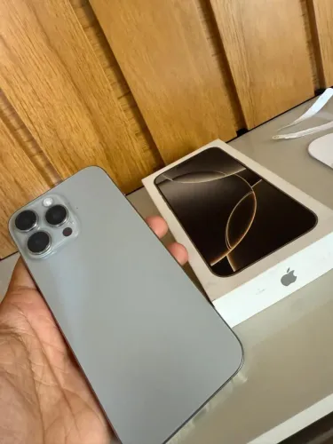 iPhone 16 Pro Max Titânio Natural - Seminovo - Bateria 90%
