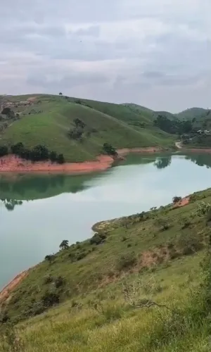 Terreno na beira da represa Jaguary pé na água