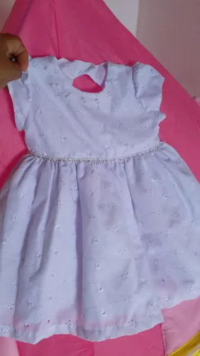 Vendo vestido infantil próprio para batizado vestido até 1 ano. ZAP *