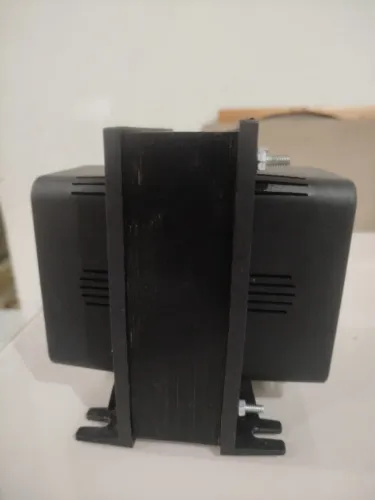 Vendo transformador muito novo