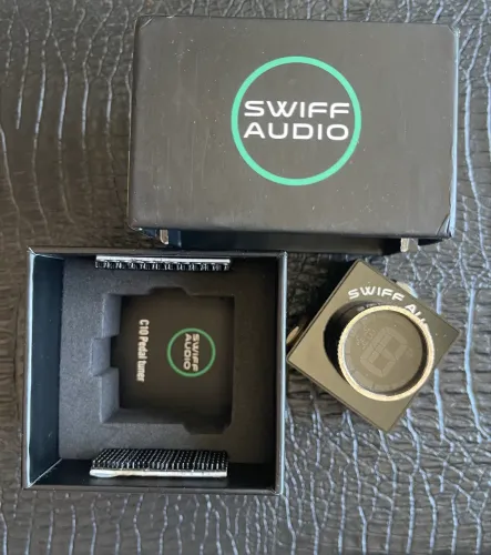 Pedal Afinador Cromático Swiff Mini True Bypass Para Guitarra e Contrabaixo