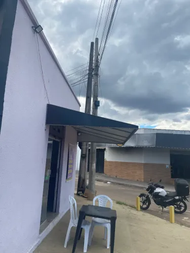 Vendo toldo, pouco tempo de uso. Fechei minha loja e proprietário não quer comprar.