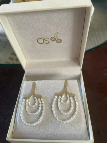 Brinco de ouro e madrepérola da Cis 
