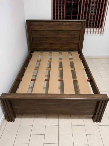 Cama de casal semi nova