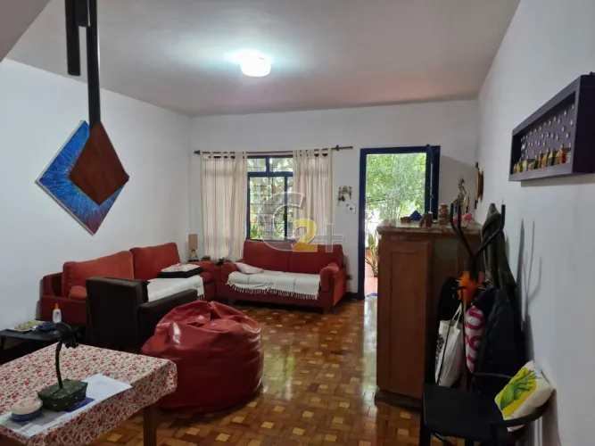 Sobrado à venda em Perdizes com 3 quartos e 1 vaga de garagem.