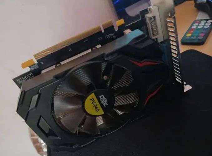 Placa de vídeo R7 240 de 2GB DDR5