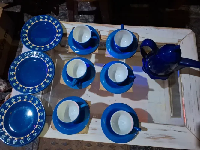 Jogo para servir. Jantar e café.