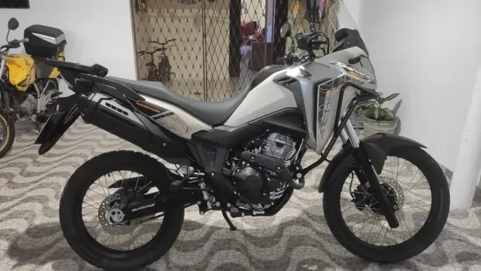 XRE Sahara 300 Adventure 2024