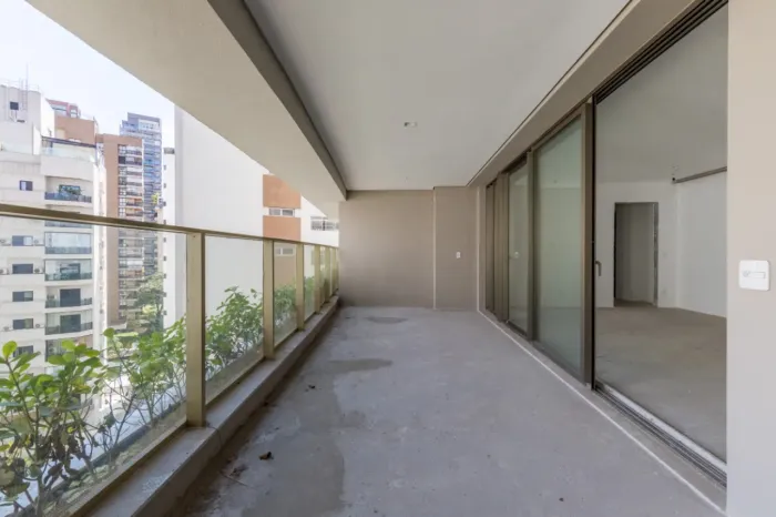 Apartamento para venda em Moema com 3 quartos, sendo 2 suítes, 149m²